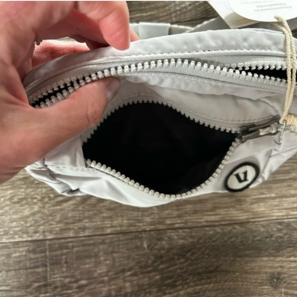 Vuori Hip Pack Belt Bag Fanny Pack in Salt - Picture 4 of 5